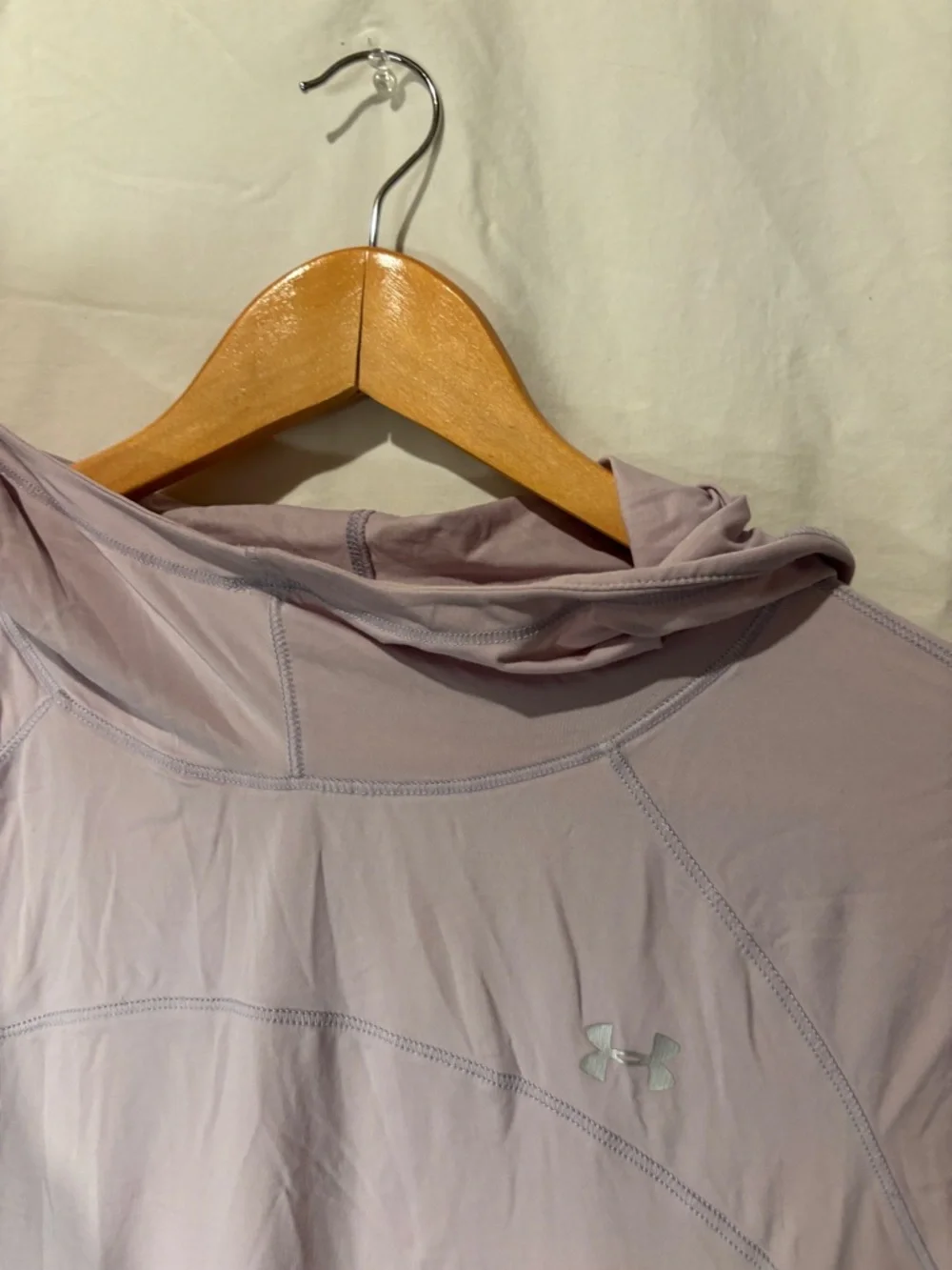 💋3 for $25 Under Armour long sleeve run hoodie in lilac purple - Picture 3 of 8